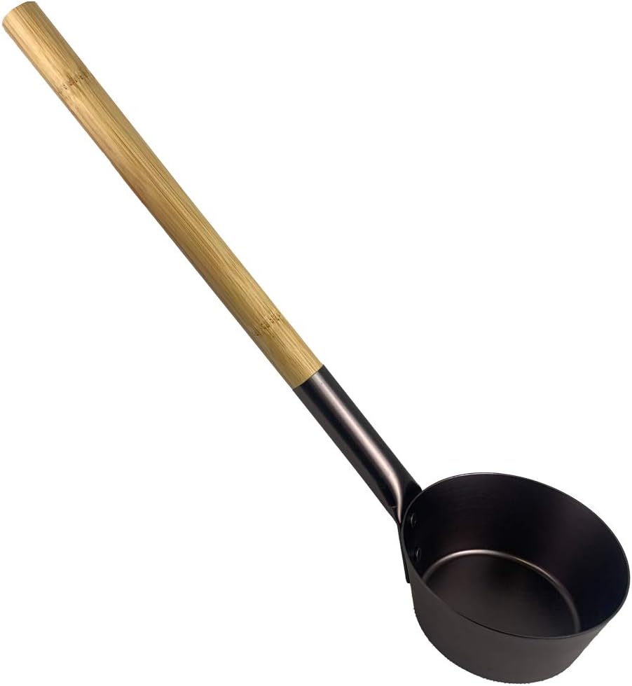 Bastuskopa – Svart aluminium med trähandtag