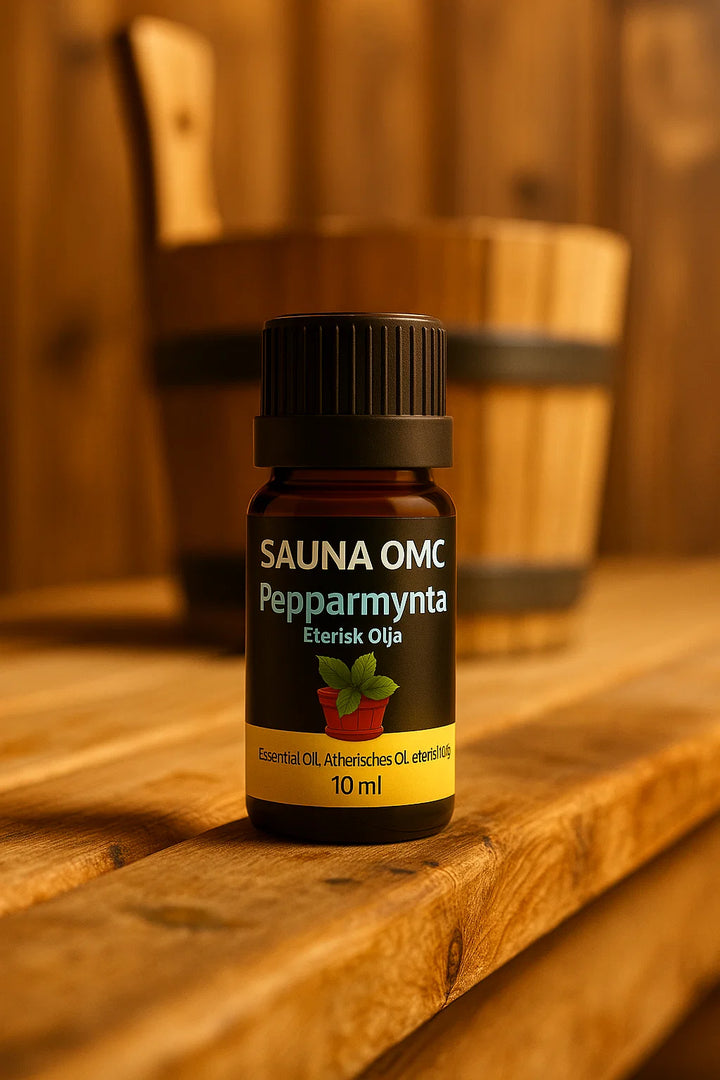 Bastuolja Pepparmynta från Sauna OMC – eterisk olja i 10 ml flaska för uppfriskande bastubad.