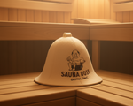 Sauna Boss mössa i bastumiljö - korrekt storlek